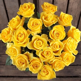 Classic 12 Yellow Roses Bouquet